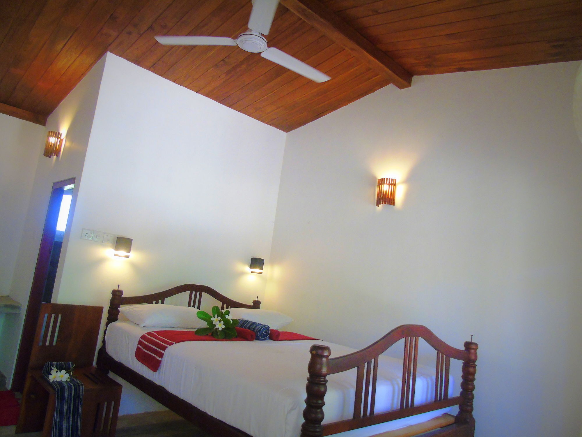 Talalla Coconut Hotel Екстер'єр фото